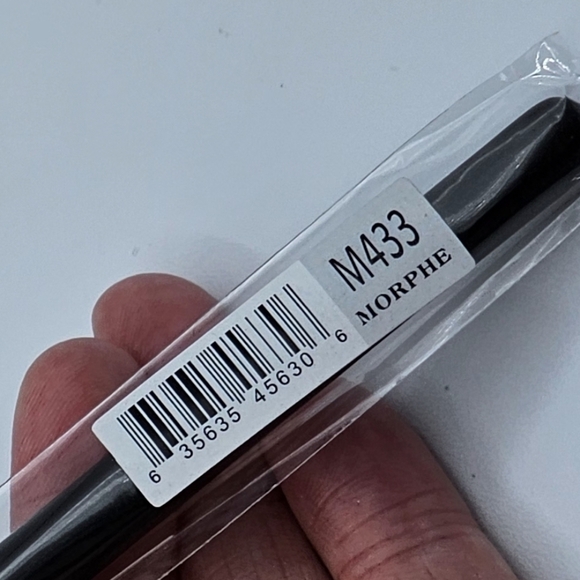 Morphe M433 Firm Blending Fluff Eyeshadow Brush - Picture 5 of 5